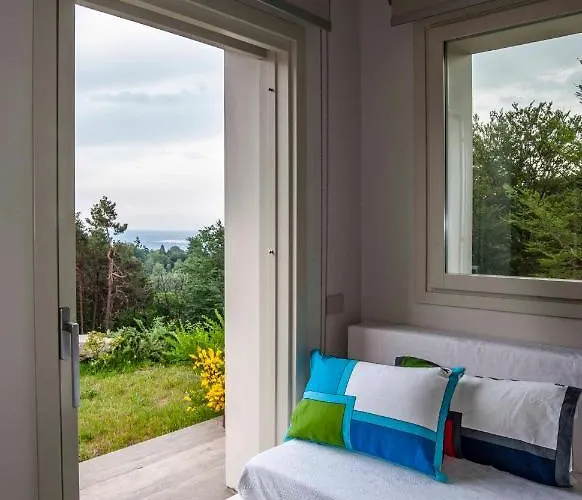 Maggiore Alture Di Stresa Casa Nel Bosco Confinante Con Il Golf Des Iles Borromees Brisino