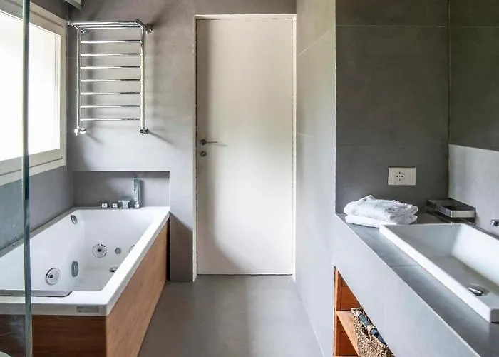 Maggiore Alture Di Stresa Casa Nel Bosco Confinante Con Il Golf Des Iles Borromees Brisino