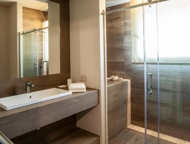 Villa Maggiore Alture Di Stresa Casa Nel Bosco Confinante Con Il Golf Des Iles Borromees Brisino